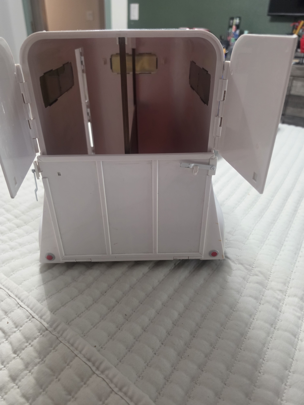 Breyer Kids Horse Trailer Toy - White with Blue Trim - Picture 5 of 6